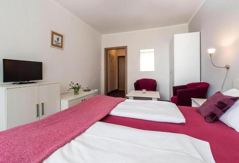 스탠다드 룸, Racek