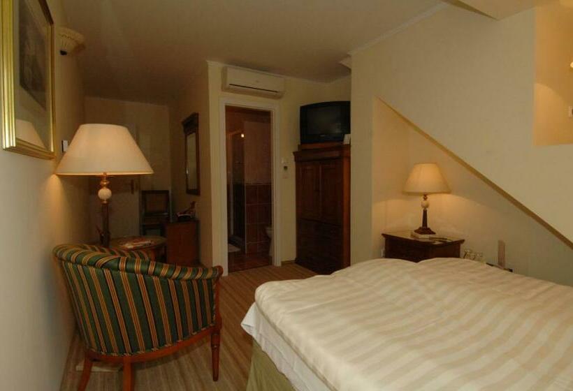 غرفة قياسية, Romantik Eger