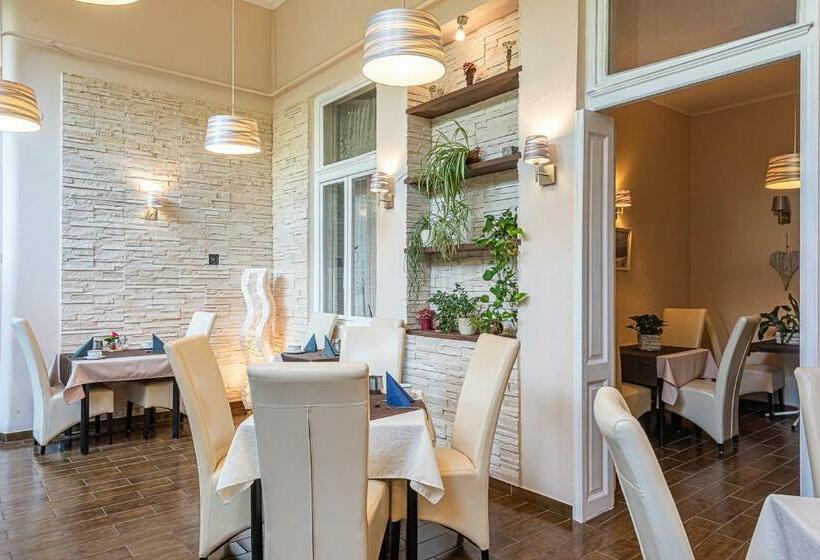 غرفة قياسية, Romantik Eger