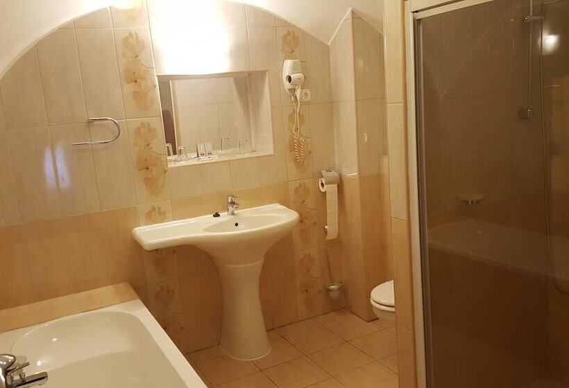 غرفة سوبيريور, Romantik Eger