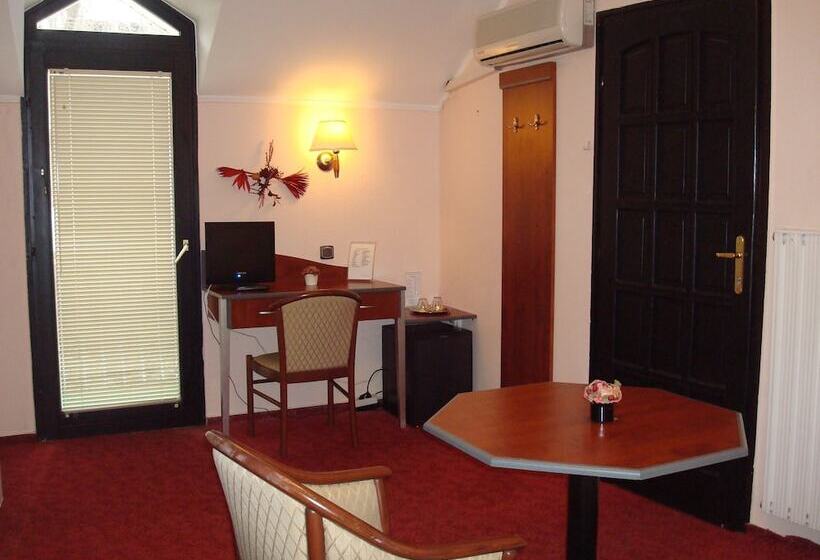 غرفة قياسية, Romantik Eger