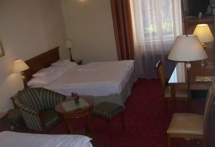 3-Bett-Standardzimmer, Romantik Eger