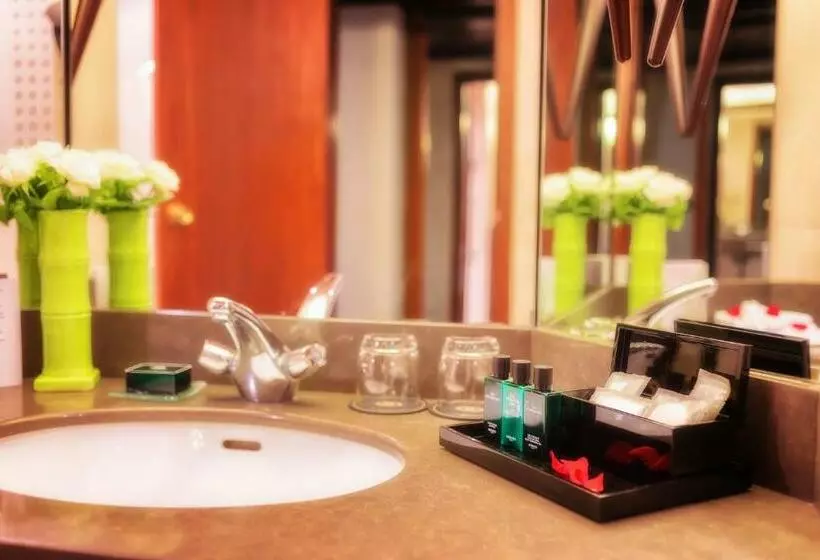 キングサイズベッドのクラブルーム, Sofitel Algiers Hamma Garden