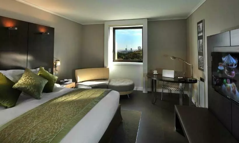 キングサイズベッドのクラブルーム, Sofitel Algiers Hamma Garden