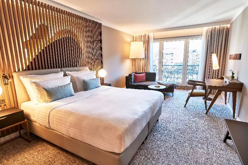 Standard-huone, Steigenberger Hotel Hamburg