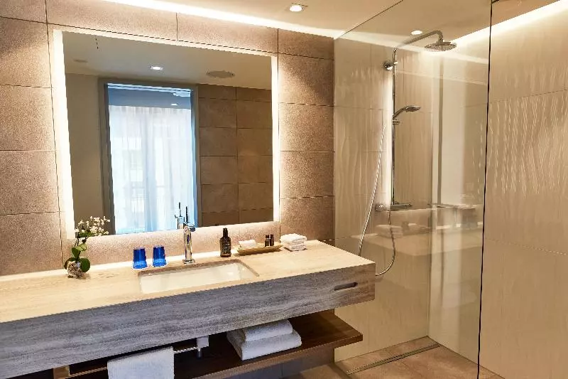 Deluxe-huone, Steigenberger Hotel Hamburg