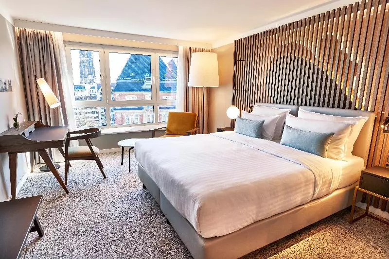 Superior-huone, Steigenberger Hotel Hamburg