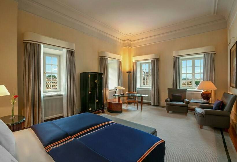 디럭스 룸, Taschenbergpalais Kempinski