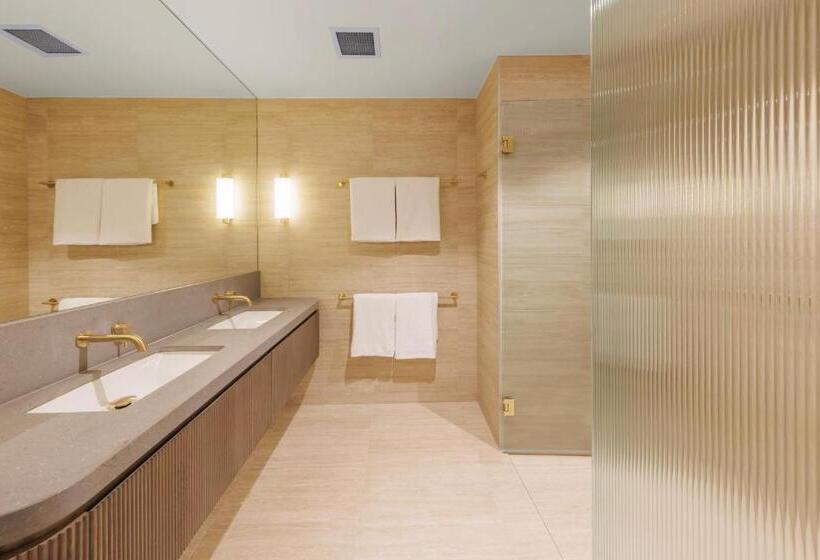 발코니가 있는 스위트, Amora Hotel Brisbane