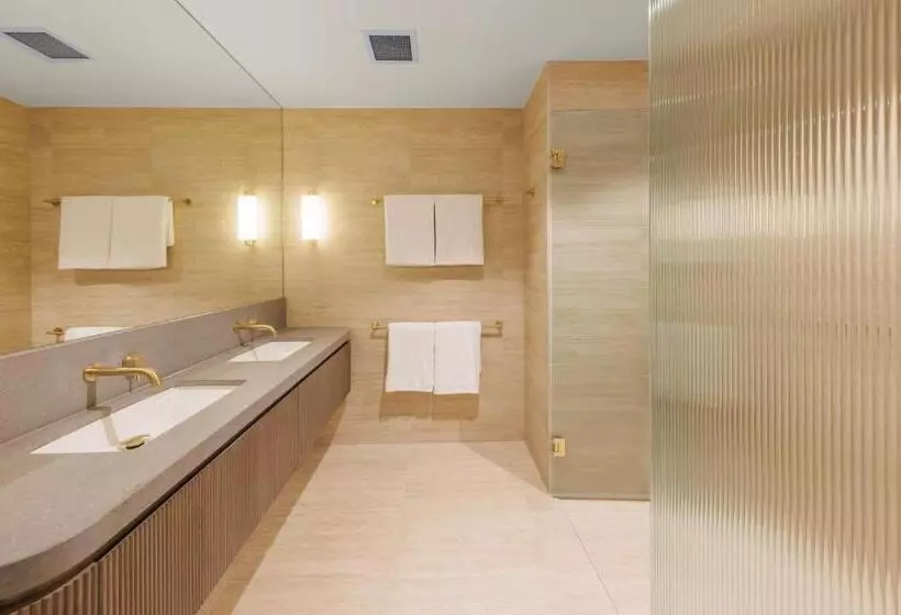 سوئیت با بالکن, Amora Hotel Brisbane