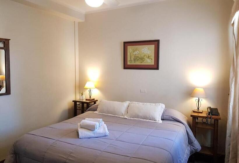 חדר סטנדרט לשלושה, Ariosto