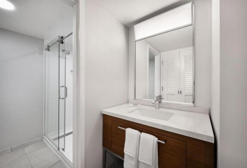 带2个双人床的标准工作室, Courtyard Mobile