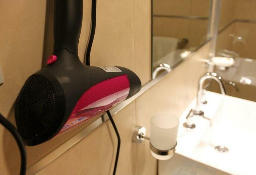 高级三人间, Garden Plaza