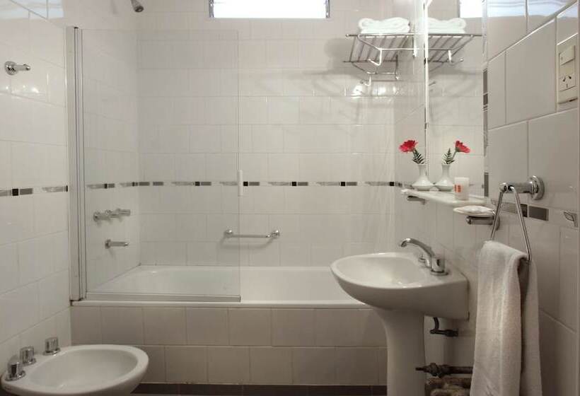 اتاق استاندارد سه نفره, Lyon By Mh