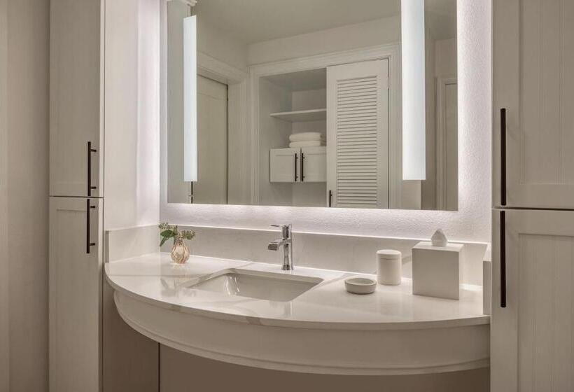 غرفة قياسية سرير كينج, Margaritaville Beach House Key West