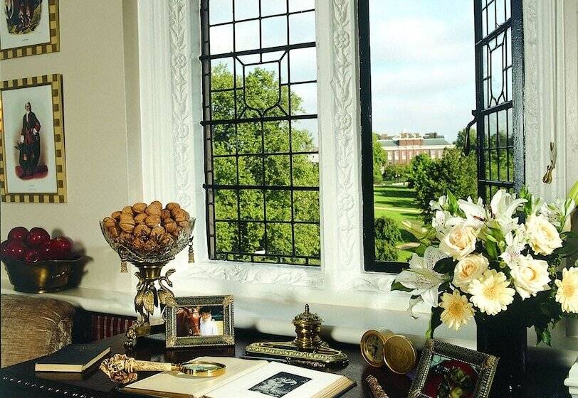 جناح جونيور, Milestone Hotel Kensington