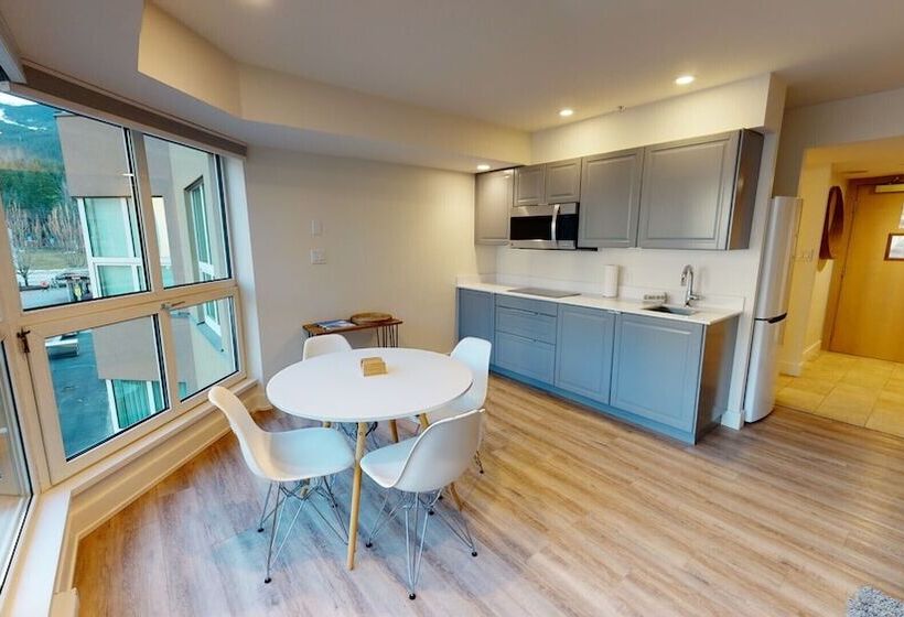 استودیوی استاندارد, Le Chamois By Whistler Premier