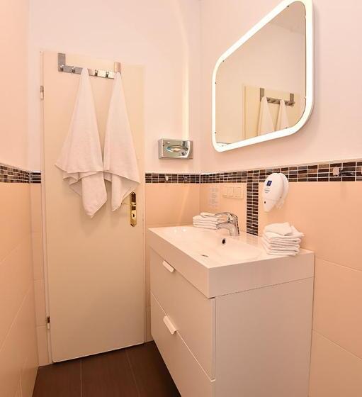 اتاق استاندارد سه نفره, Bremer Apartmenthotel Superior