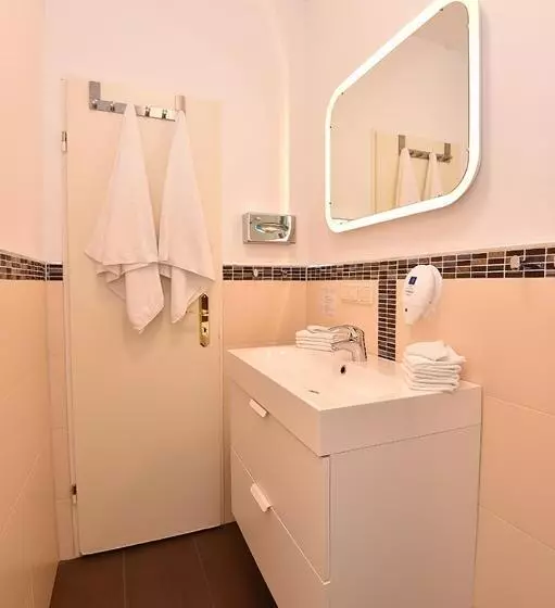 اتاق استاندارد سه نفره, Bremer Apartmenthotel Superior