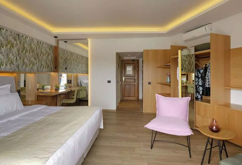 سوییت جونیور با چشم‌انداز دریا, Dolce By Wyndham Athens Attica Riviera