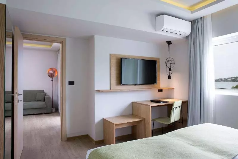 بانگلوی استاندارد با چشم‌انداز دریا, Dolce By Wyndham Athens Attica Riviera