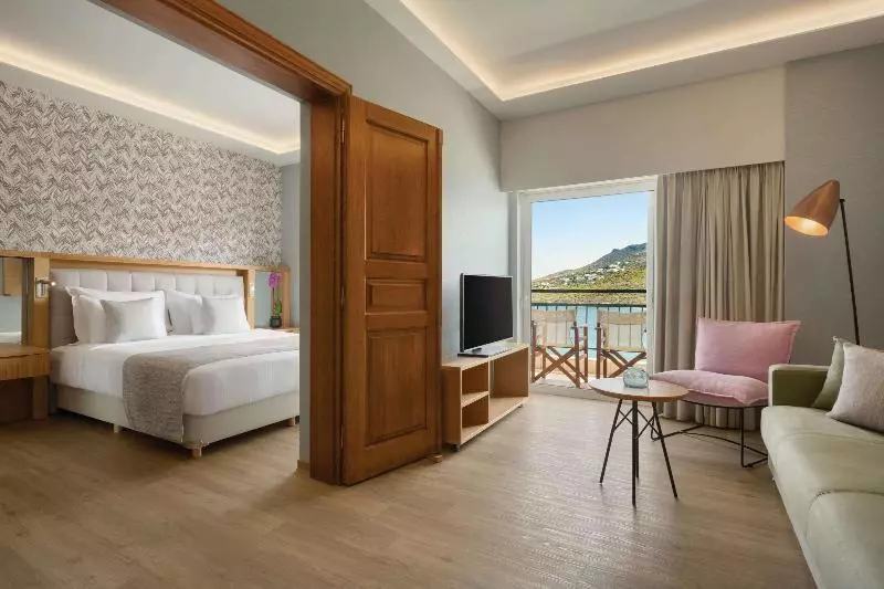 سوئیت اجرایی با چشم‌انداز دریا, Dolce By Wyndham Athens Attica Riviera