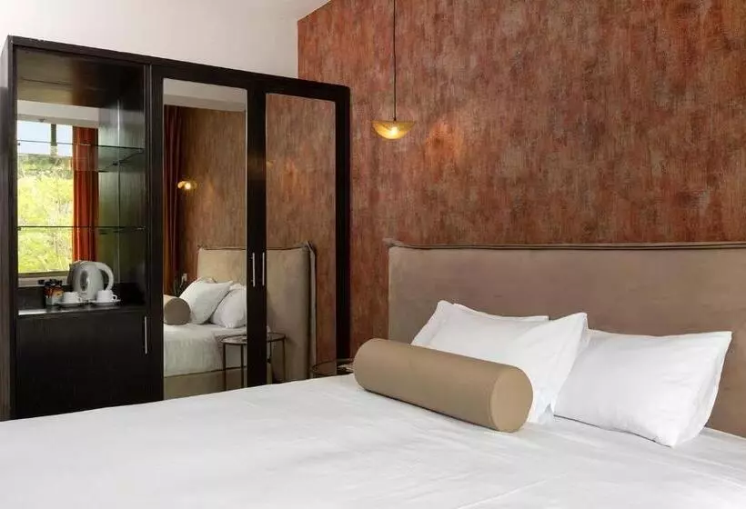 Classic-huone, Eden Inn