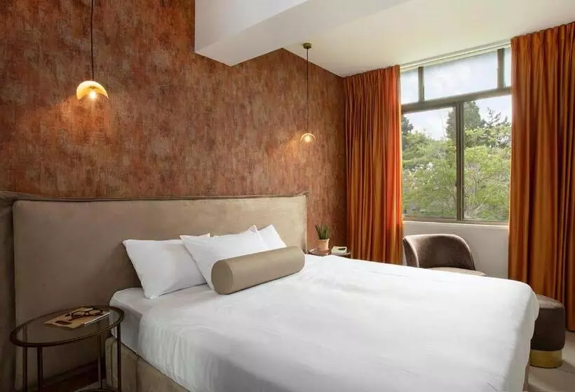 Classic-huone, Eden Inn