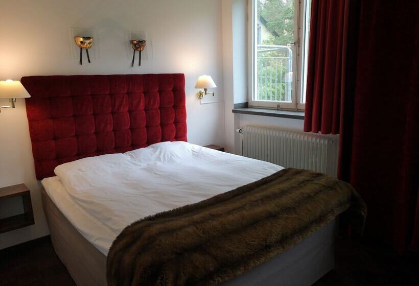 スタンダードルーム, L Kristina