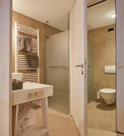 غرفة قياسية مزوَّدة بشُرفة, Rössle