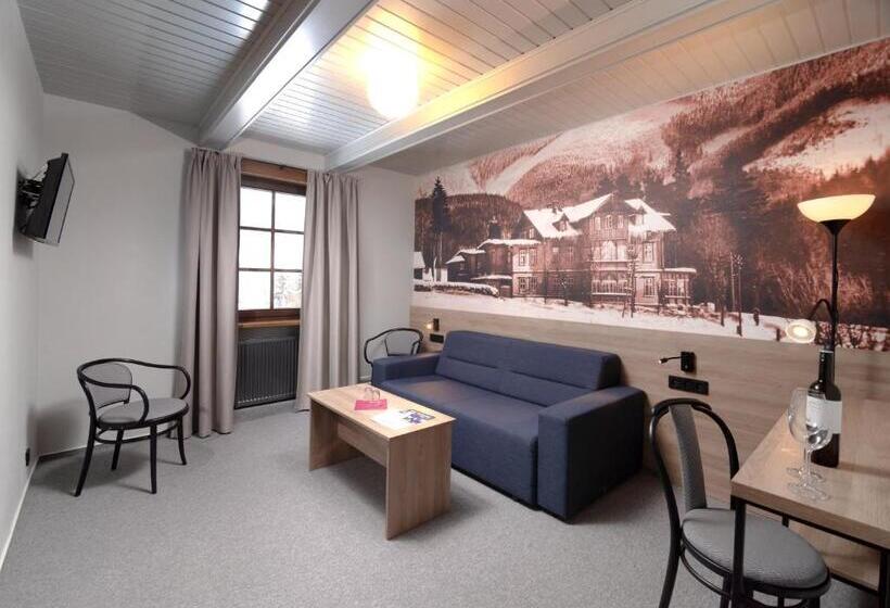 标准三人间, Start