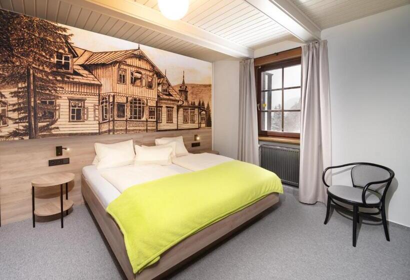 标准三人间, Start