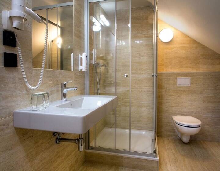 四人标准间, Start