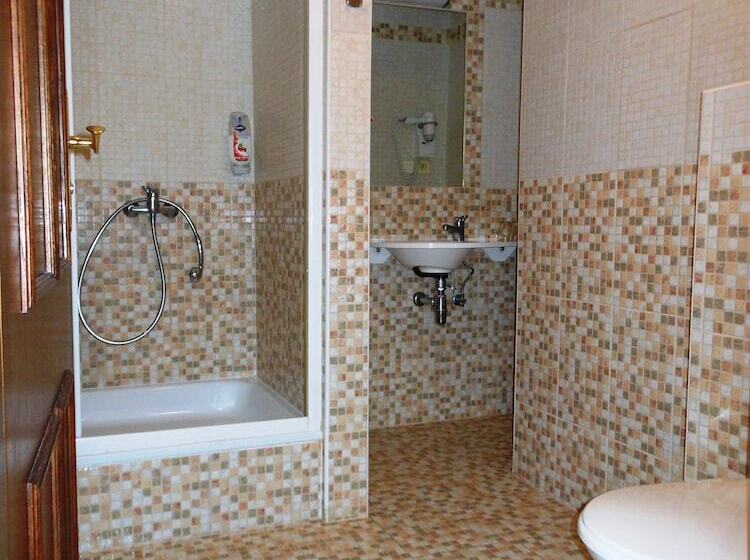 四人标准间, Start