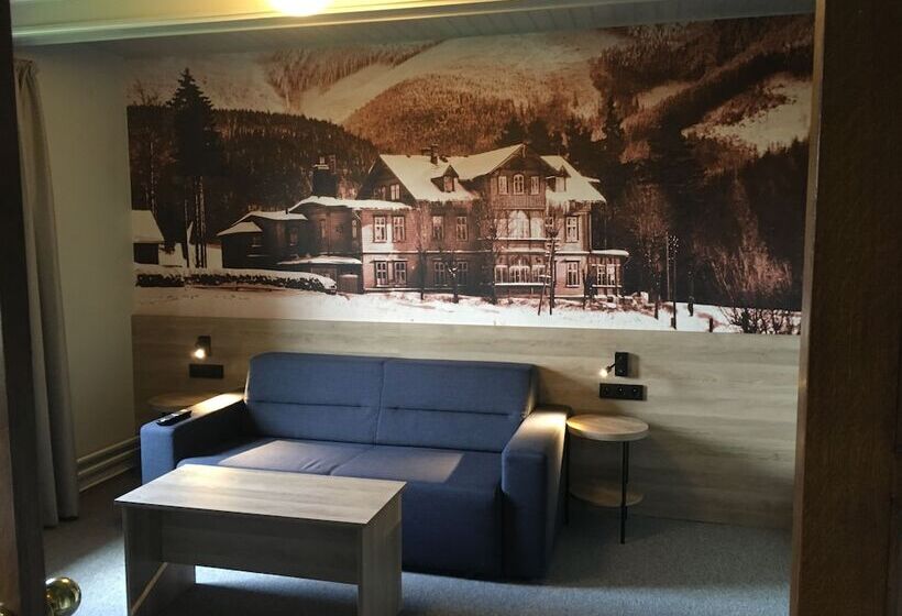 标准三人间, Start