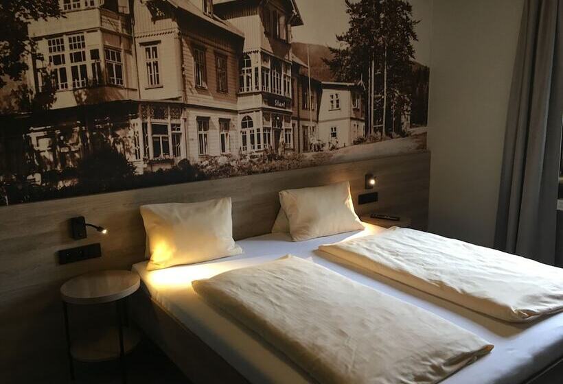 标准三人间, Start