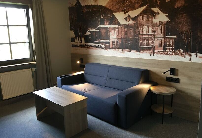 四人标准间, Start