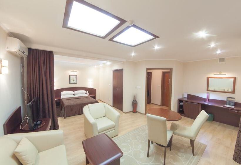 חדר סטודיו סטנדרד, Ulan Ude Park