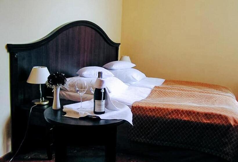 Номер Стандарт, Zamek Królewski W Rydzynie