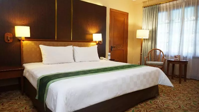اتاق لوکس با چشمانداز استخر, Loman Park Hotel Yogyakarta