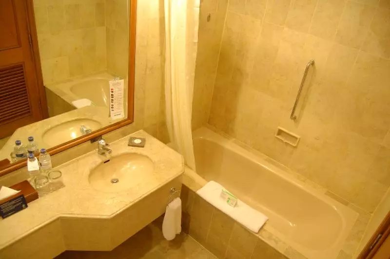 اتاق لوکس با چشمانداز استخر, Loman Park Hotel Yogyakarta