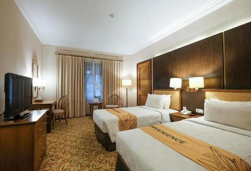اتاق استاندارد با چشمانداز استخر, Loman Park Hotel Yogyakarta