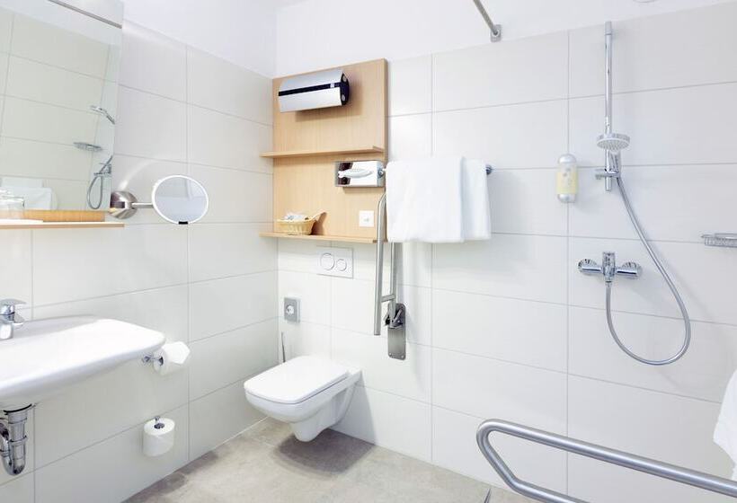 غرفة ديلوكس مطلة على البحيرة, H4 Hotel Arcadia Locarno