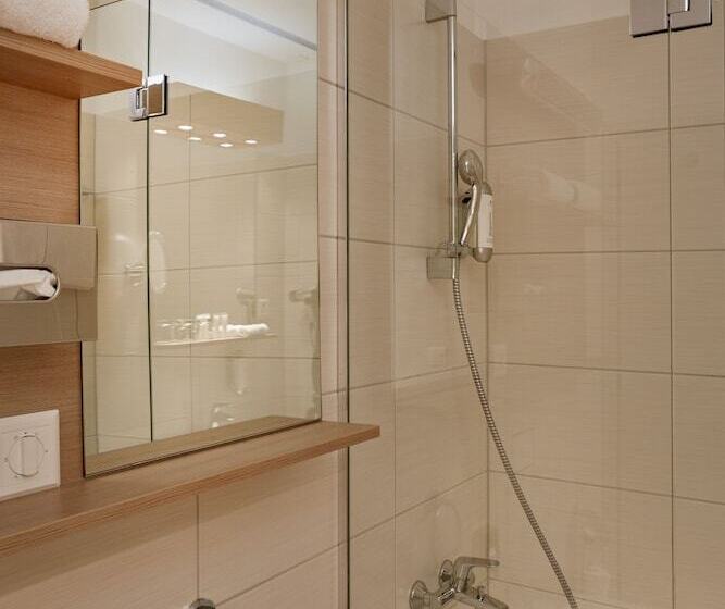 اتاق لوکس با چشم‌انداز دریاچه, H4 Hotel Arcadia Locarno