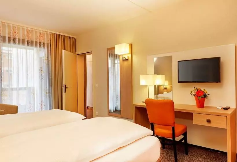 اتاق سوپریور با چشم‌انداز, H4 Hotel Arcadia Locarno