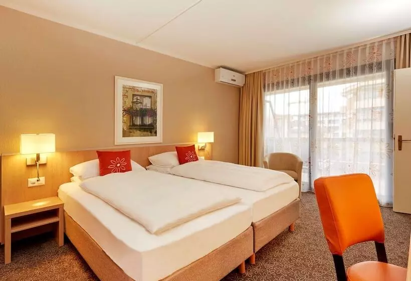 اتاق سوپریور با چشم‌انداز, H4 Hotel Arcadia Locarno