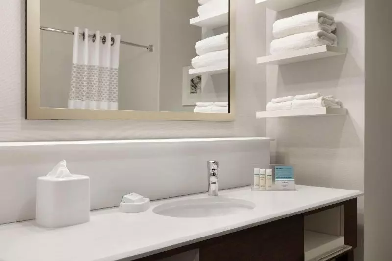 اتاق لوکس با چشم‌انداز دریاچه, H4 Hotel Arcadia Locarno
