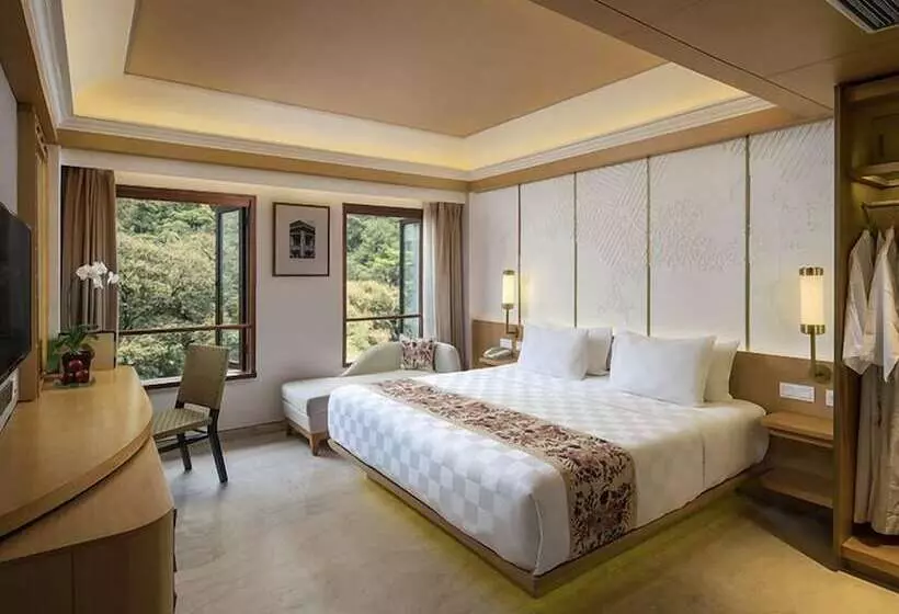 Quarto Deluxe, Padma Hotel Bandung
