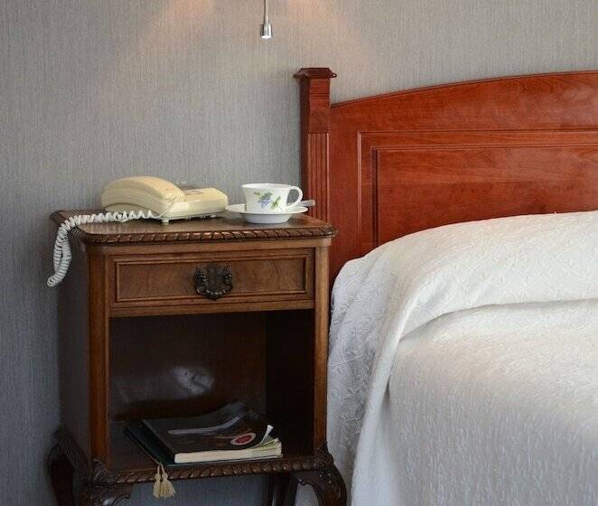 スタンダードルーム, The Raven