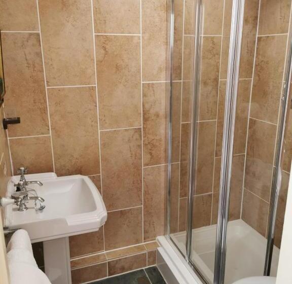 标准单人间, Tottington Manor